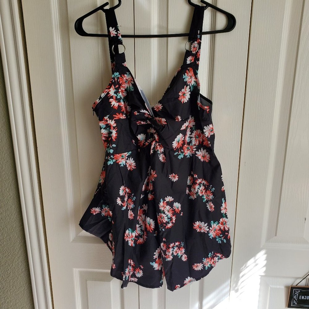Front Twist Floral Print Tank Top